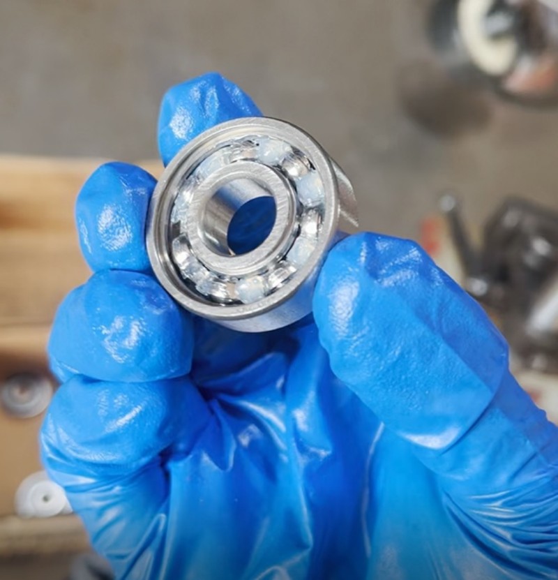 How to Determine Bearing Problems Through Grease Color Changes?